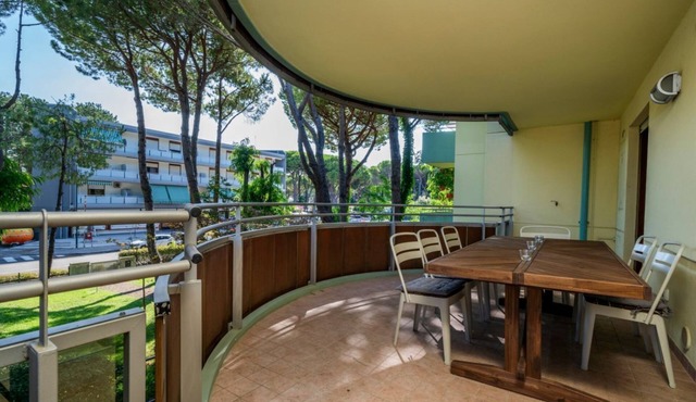 GuestHost - Bright 55 sqm apartment, perfect for 4 people, located on the first floor of a building with a lift (stairs to access it). The accommodation is located in a quiet residential area surrounded by greenery and is equipped with every comfort incl