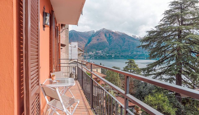 GuestHost - Bright and welcoming 80m2 apartment located on the first floor of a typical renovated Larian village house.The house is located in a pedestrian area: it is therefore not possible to reach the apartment by car. We also point out 6 steps at the