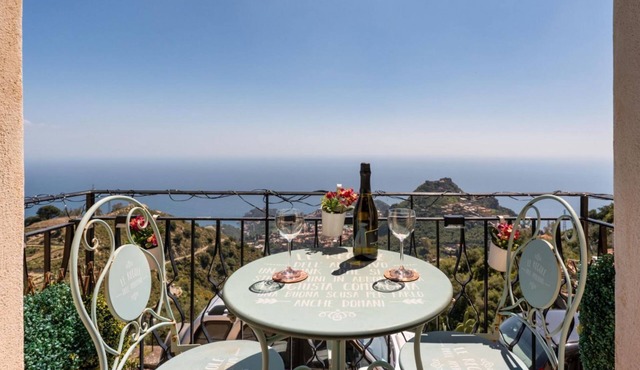 GuestHost - ViDa Home - Panoramic View Apartment