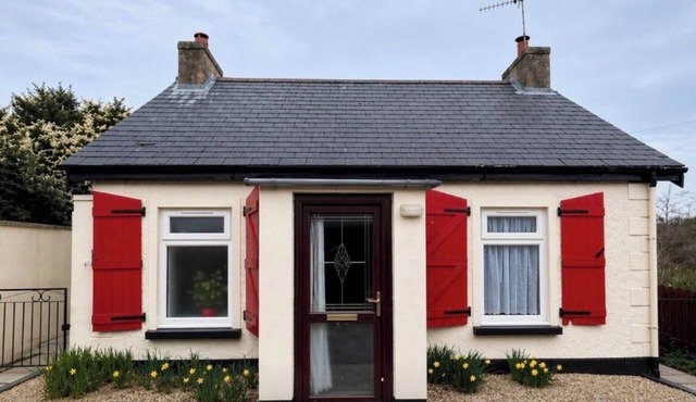 Hallow Cottage, a riverside retreat