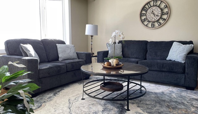 Hammer Haus III - Vacation Rental - Sleeps 6 - Walk to University of Waterloo!