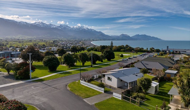 Handy Location | Ocean & Mountain Views | Spacious Yard - KK46451