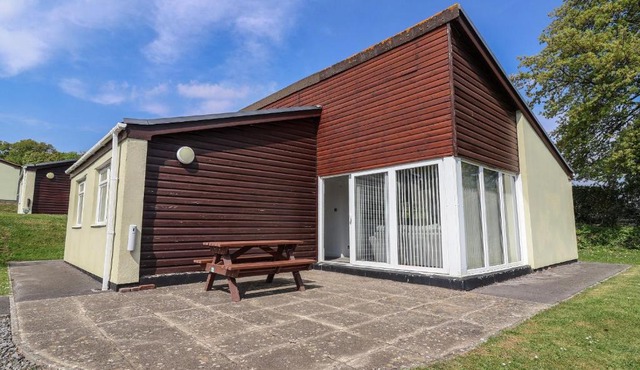 Harcombe House Accessible Pet Free Bungalow Sleeps 6