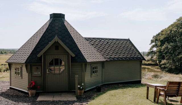 Hare Hill Cabin - sleeps 2 guests in 1 bedroom