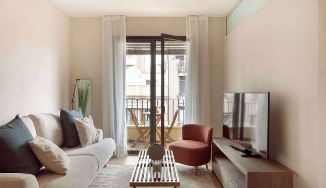HAUS/LLAR/HOME - Two Bedroom Apartment with Balcony
