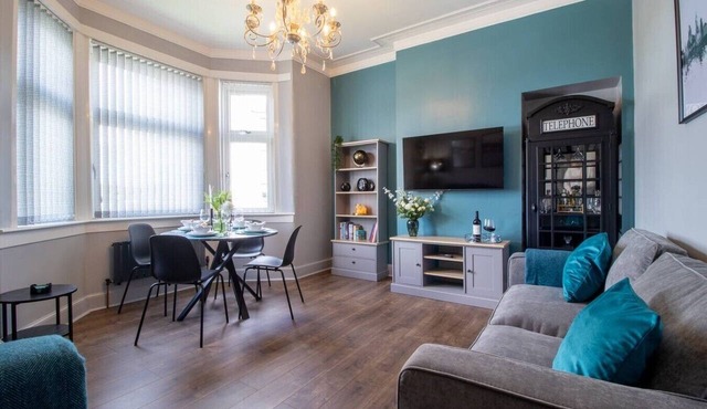 Hawkhead House 2-Bedroom Serviced Apartment