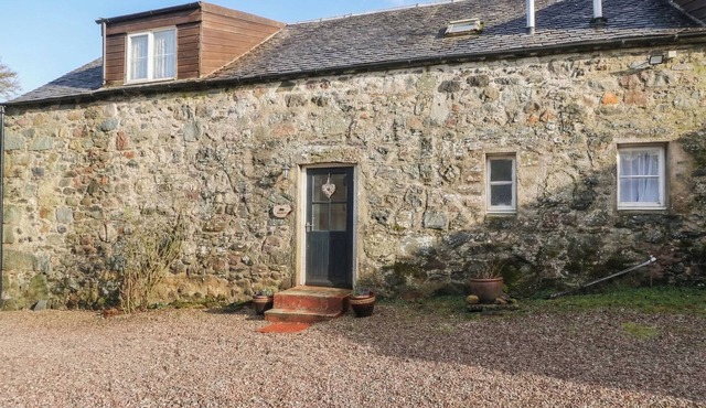 HAWTHORN, pet friendly, character holiday cottage in Inveraray