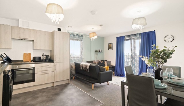 Heathrow Gateway Apartments with Private Parking17