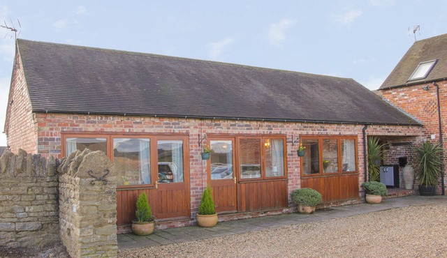 HERDWICK COTTAGE, with a garden in Much Wenlock
