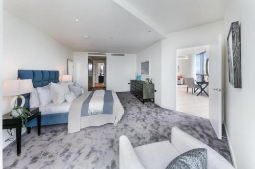 High level near Canary Wharf-O2-Excel-London Bridge-Waterloo-Westminster-Bond street