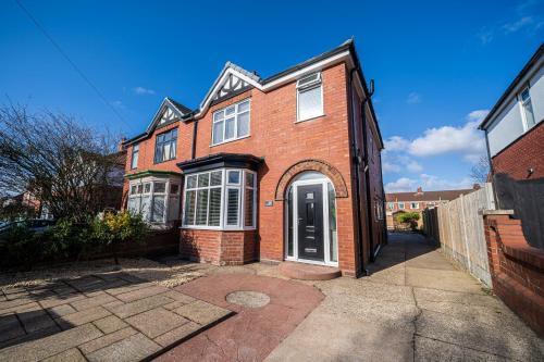 Highgate Beach House - Great for family stays and contractors