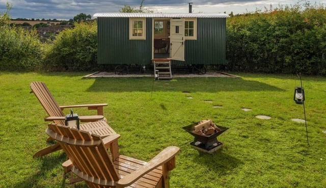 Hilltop Shepherds hut retreat with Hot tub