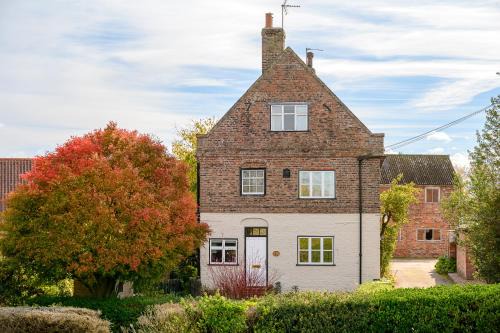 Historic Riverside House - Village, River Walks & Easy York Access