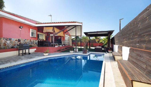 Holiday Home 'Goleta' with Private Pool, Wi-Fi and Air Conditioning