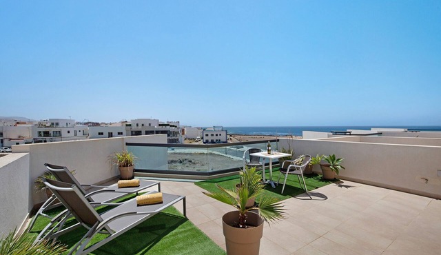 Holiday Apartment "Nautilus Sea View" near Beach with Pool & Wi-Fi