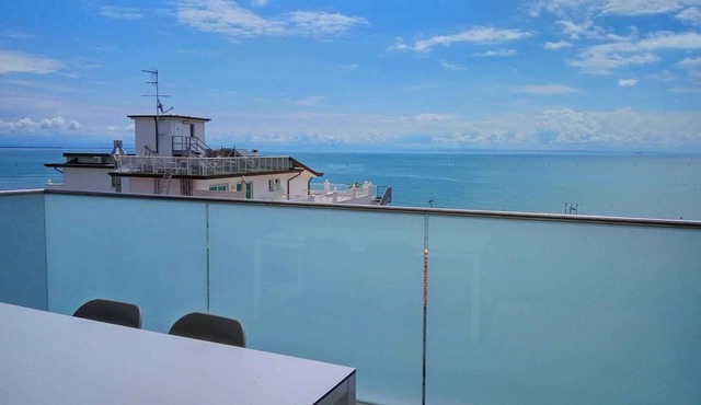 Holiday apartment with balcony and panoramic sea view