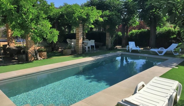 Holiday cottage 60 km from Barcelona, Tranquility and Enotourism.