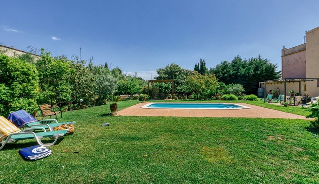 Holiday Home 'Castell del Montgrí Baix' with Mountain Views and Wi-Fi