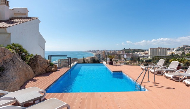 Holiday Home '4 Bed Townhouse with Stunning View' with Sea View and Air Conditioning