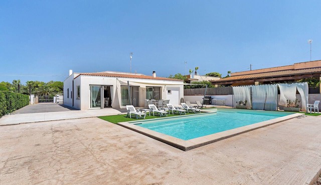 Holiday Home 'Alisea' with Sea View, Wi-Fi and Air Conditioning