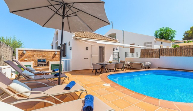 Holiday Home 'Ca Na Luisa' with Sea View, Wi-Fi and Air Conditioning