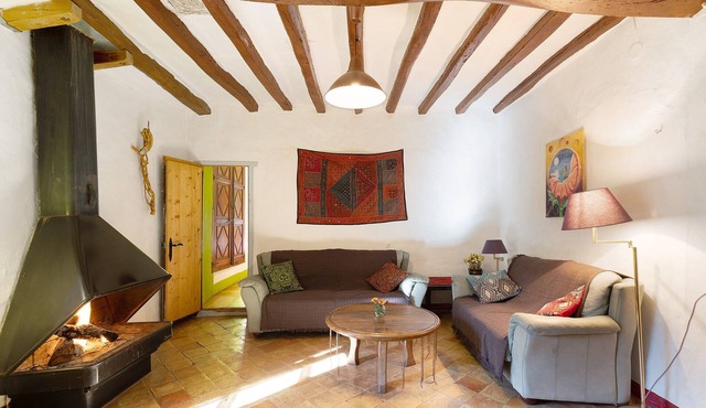 Holiday Home 'Cal Malla Petit' with Mountain Views, Private Pool & Wi-Fi