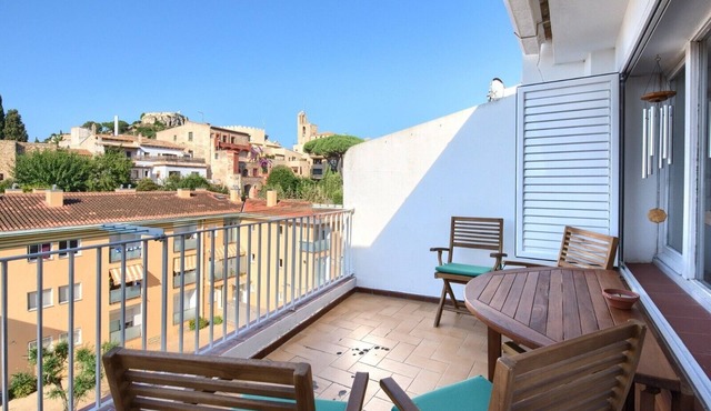 Holiday Home 'Can Quintaneta' with Terrace Overlooking Begur Castle