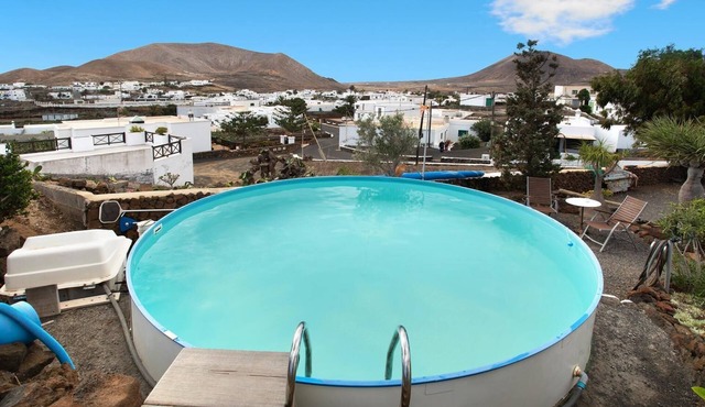 Holiday Home Casa Caldereta with Mountain View, Pool, Wi-Fi & Terrace