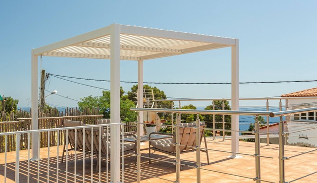 Holiday Home 'Casa Morisca vistas al mar' with Sea View, Garden & Wi-Fi