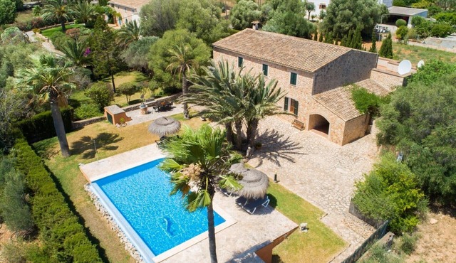 Holiday Home Corso de Shorta for 6 people, beautiful garden with private pool