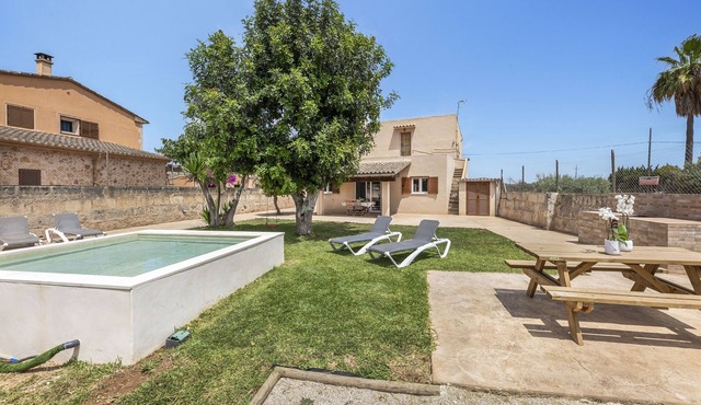 Holiday Home "Es Cos" with Garden and Wi-Fi