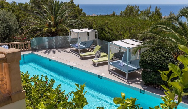 Holiday Home 'Villa Chef Cuisine' with Sea View, Pool & Wi-Fi