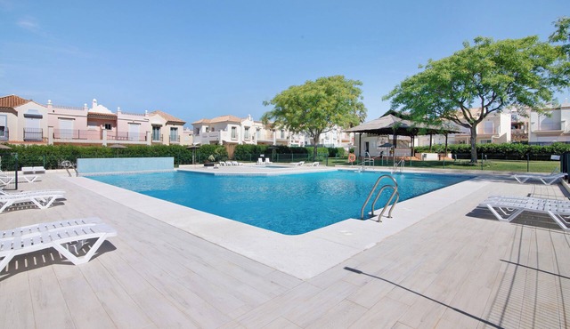 Holiday Home 'Estrella' with Shared Pool, Wi-Fi and Air Conditioning