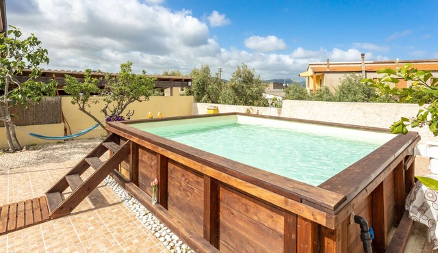 Holiday Home "Incantevole Casa con Piscina" with Mountain View, Pool & Wi-Fi