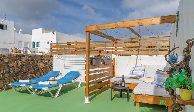 Holiday Home 'Liz' with Sea View, Private Terrace and Wi-Fi