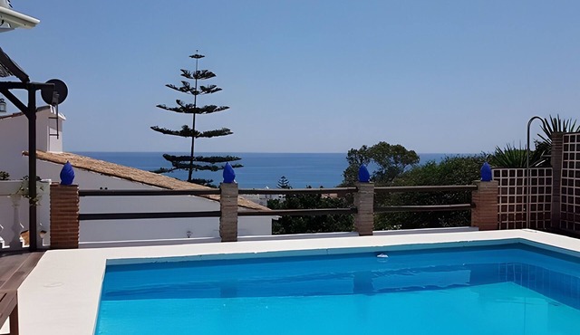 Holiday Home 'Monte Azul' with Private Pool, Wi-Fi and Air Conditioning