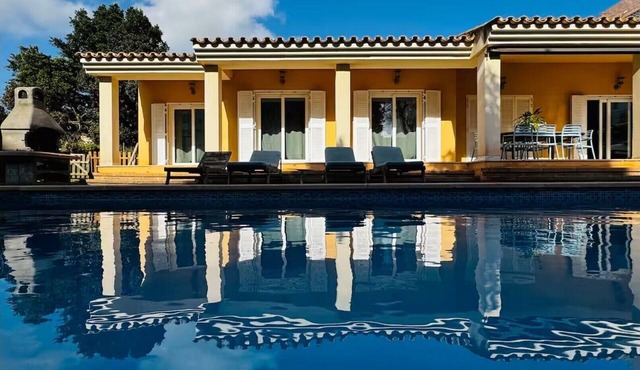 Holiday Home 'Ramón' with Private Pool, Wi-Fi and Air Conditioning
