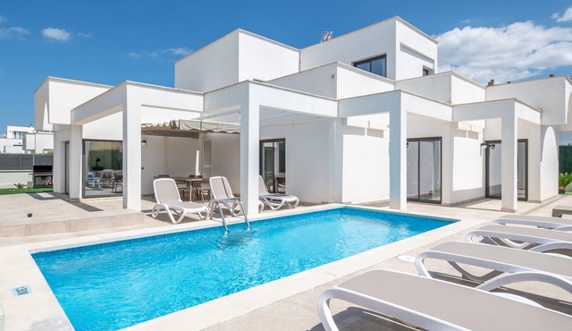 Holiday Home 'Sam 3' with Private Pool, Wi-Fi and Air Conditioning