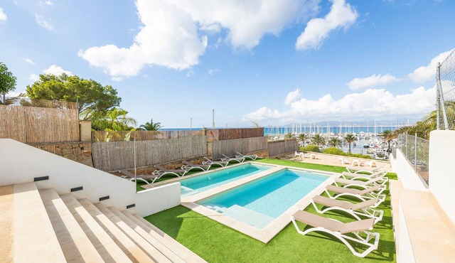 Holiday Home 'Son Veri D'abaix Derecha' with Sea View, Wi-Fi and Air Conditioning