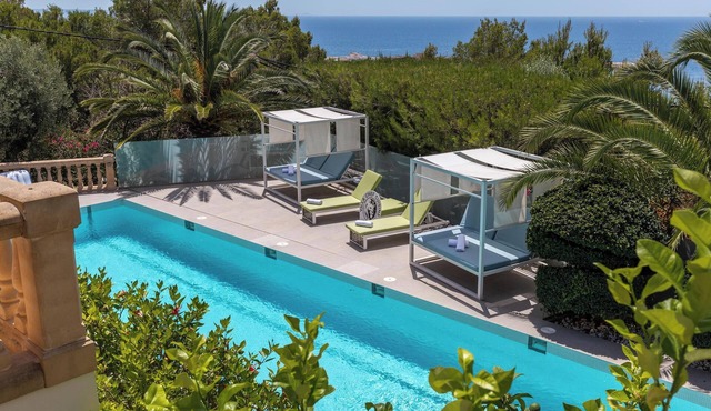 Holiday Home 'Villa Chef Cuisine' with Sea View, Pool & Wi-Fi