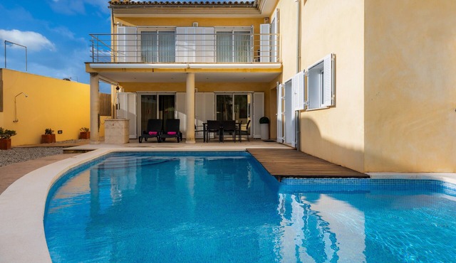 Holiday Home “Villa Can Gaya” with Pool, Terrace & Wi-Fi