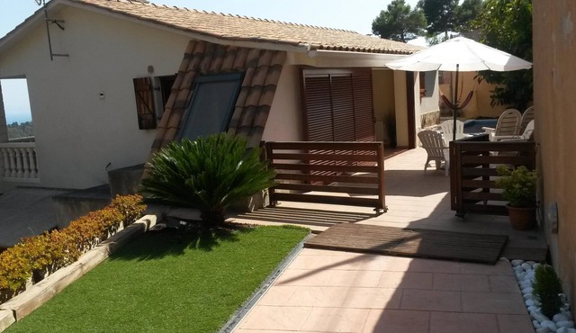 HOLIDAY HOUSE WITH PRIVATE POOL, SPECTACULAR SEA AND MOUNTAIN VIEW
