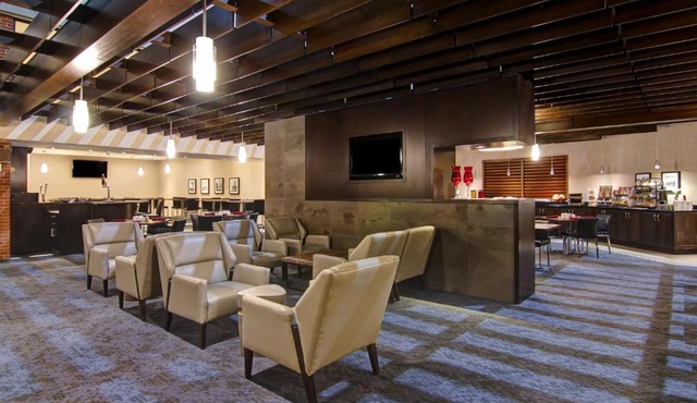 Holiday Inn Oakville Centre by IHG