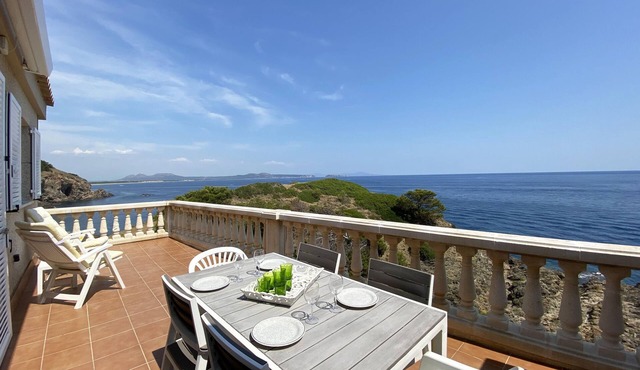 Holiday rental apartment with swimming pool in Begur, Aiguafreda
