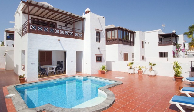 Home from home 2 storey villa, with a private pool and close to all amenities.