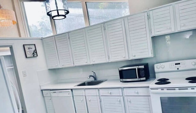 Home in North York-Walk to Shops at Donmills