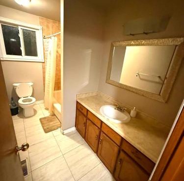 Homestay Near Victoria Park- FREE WIFI & PARKING-TOP LOCATION