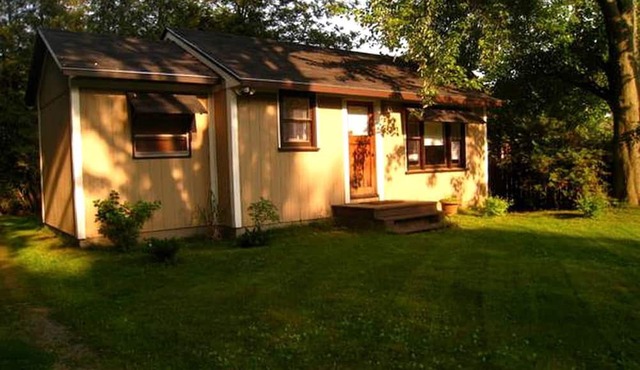 Homey Lakefront Cottage Rental near Turkey Point, Ontario