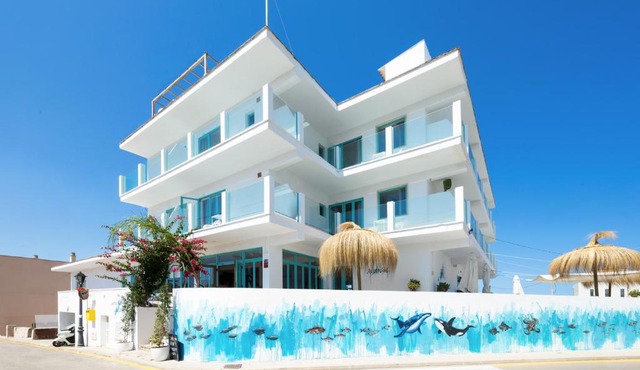 Hostal Cala Llombards