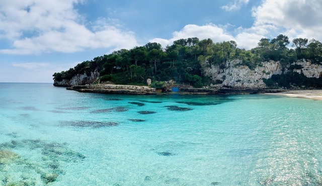 Hostal Cala Llombards
